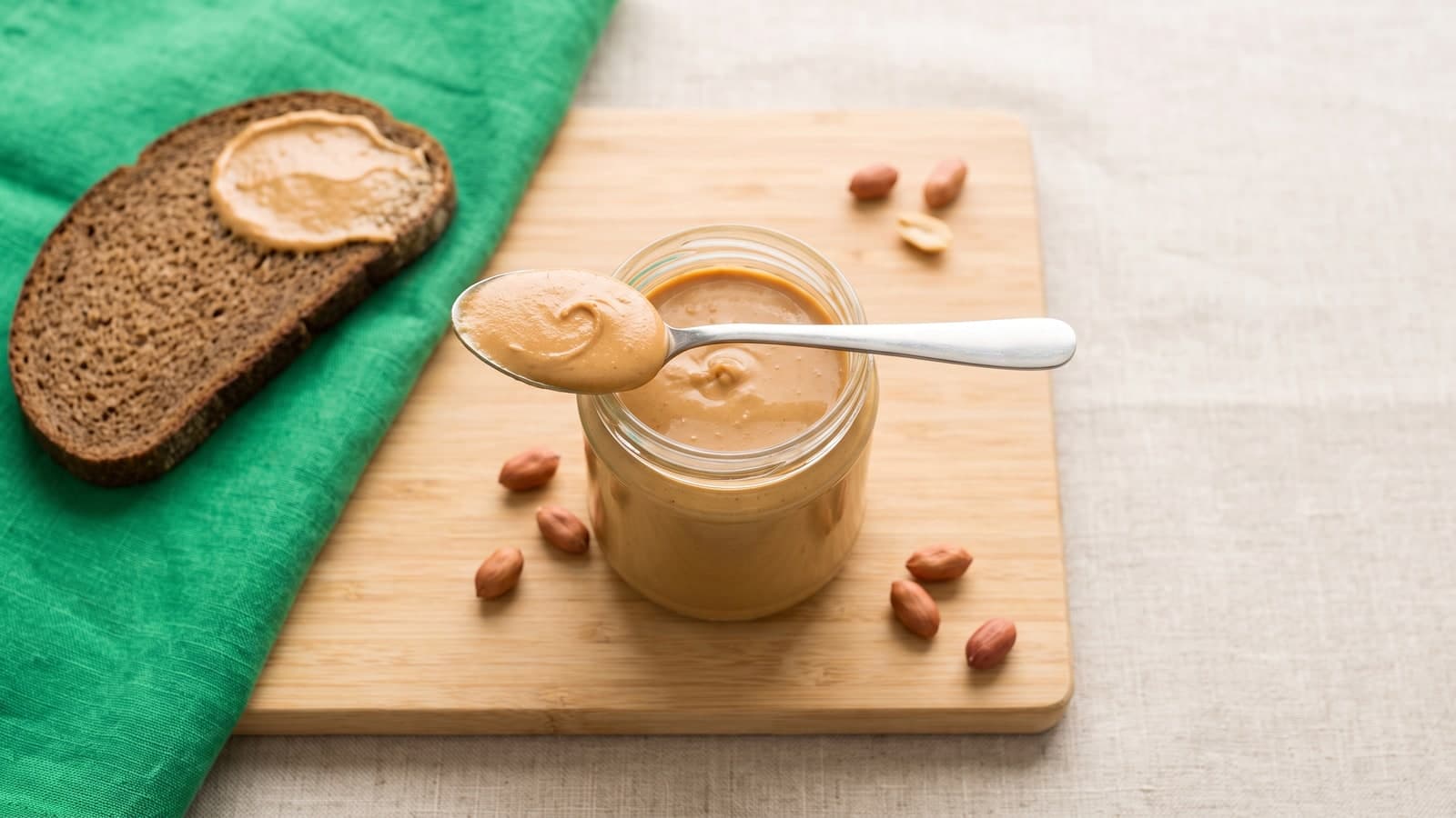 Jordnötssmör och protein: så mycket får du per matsked